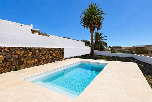 Casa de 3 habitaciones en Máguez, Haría en venta con piscina garaje - 395.000 € (Ref: 9944826)