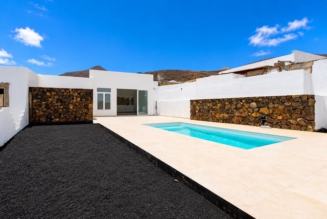 Casa de 3 habitaciones en Máguez, Haría en venta con piscina garaje - 395.000 € (Ref: 9944826)