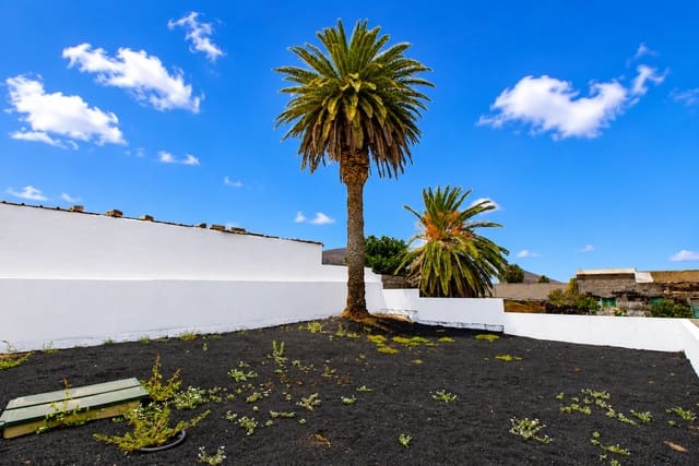Casa de 3 habitaciones en Máguez, Haría en venta con piscina garaje - 395.000 € (Ref: 9944826)