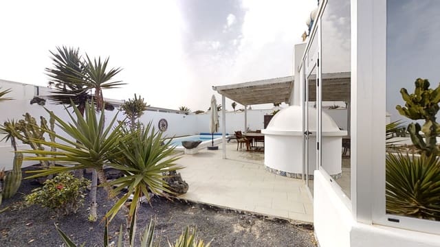 4 soverom Villa til salgs i Charco del Palo, Haría med svømmebasseng garasje - € 475 000 (Ref: 9962597)