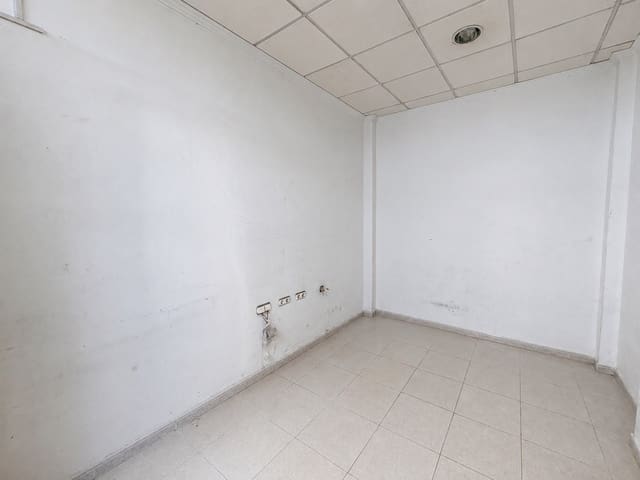 Kommersiell til salgs i Arrecife - € 179 900 (Ref: 9962609)