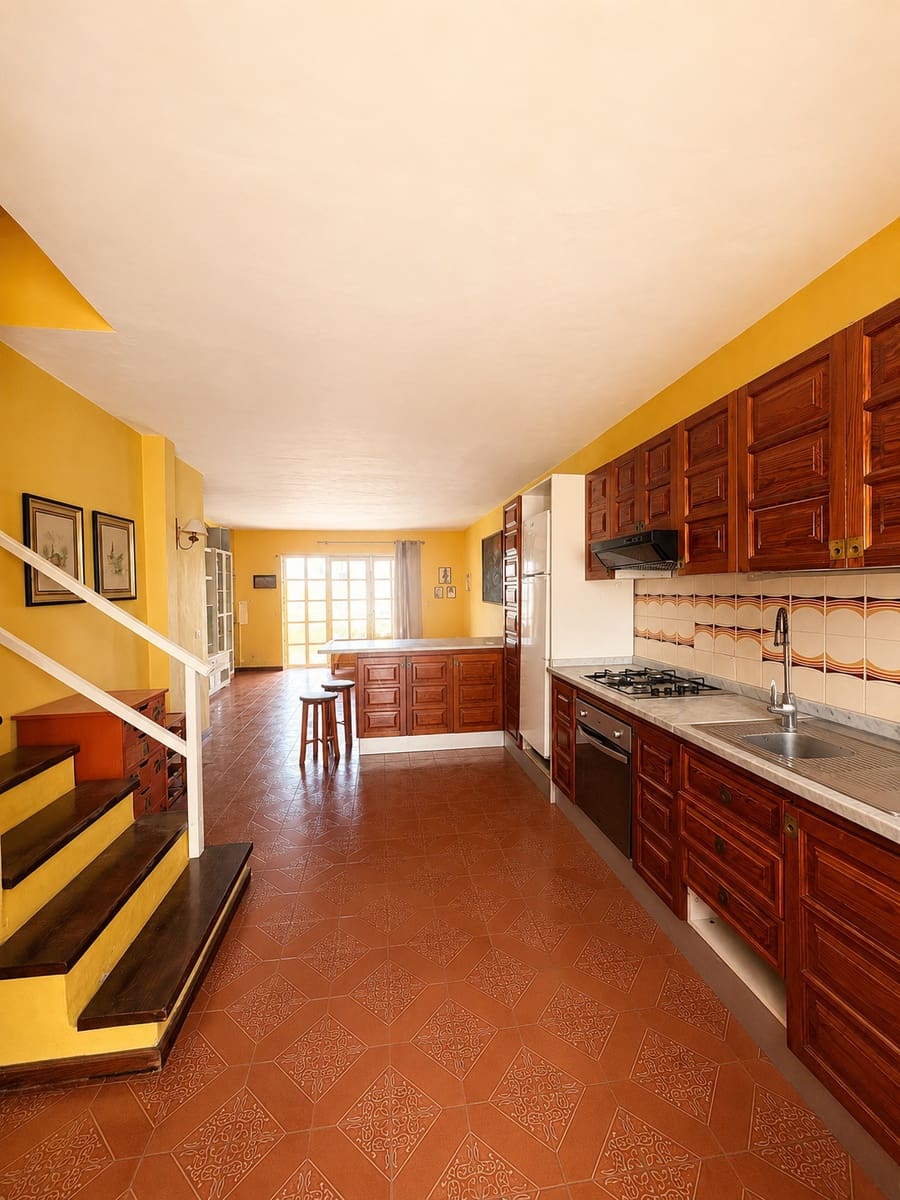 3 bedroom Semi-detached Villa for sale in Puerto del Carmen with garage - € 383,000 (Ref: 9999909)