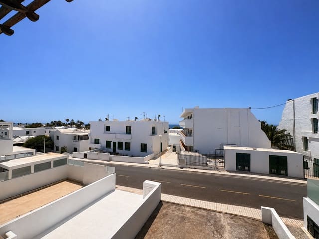 3 bedroom Semi-detached Villa for sale in Puerto del Carmen, Tías with garage - € 383,000 (Ref: 9999909)