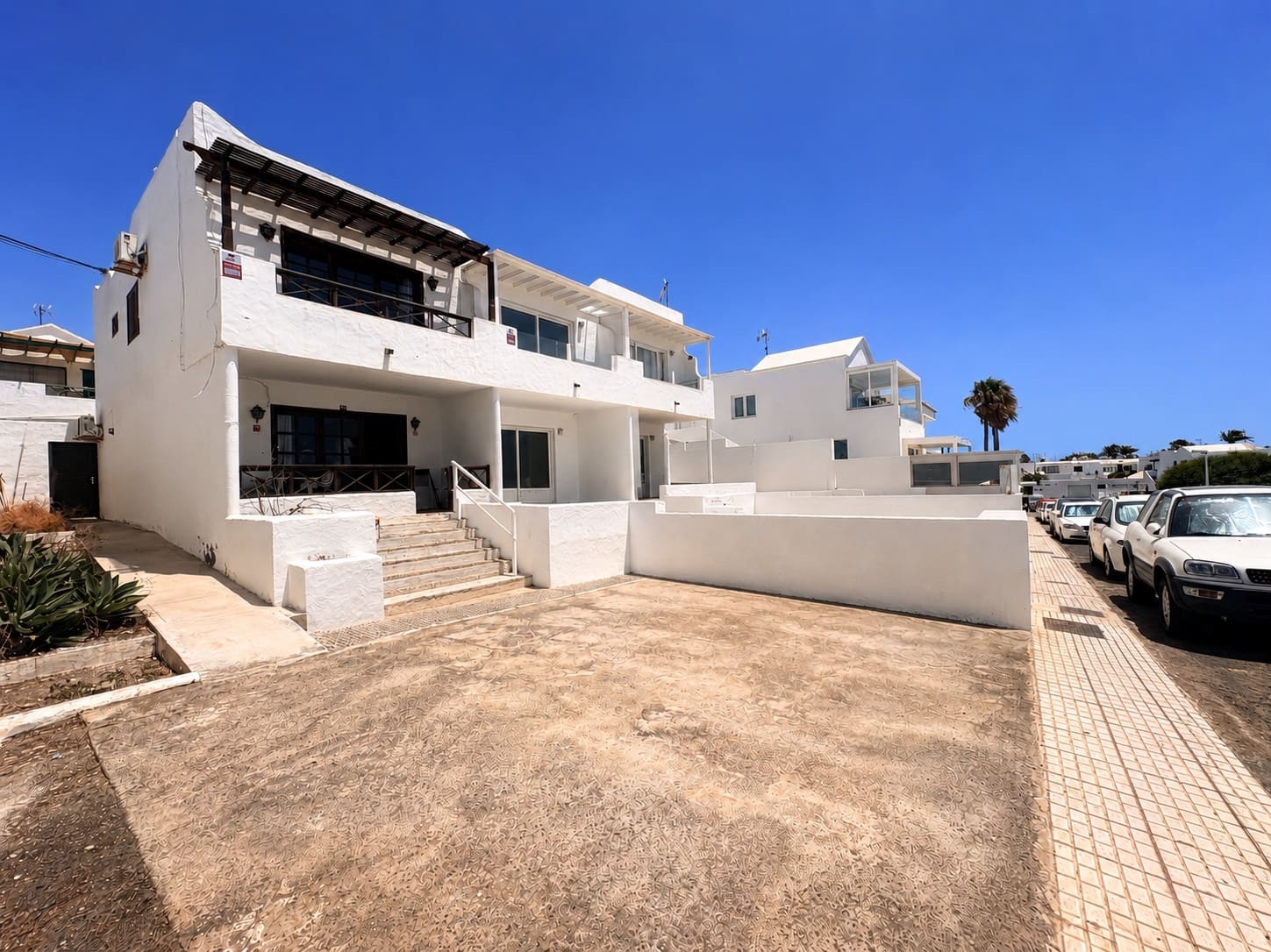 3 bedroom Semi-detached Villa for sale in Puerto del Carmen with garage - € 383,000 (Ref: 9999909)