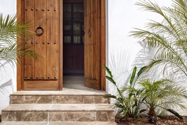 10 bedroom Villa for sale in Las Rotas / Les Rotes, Dénia - € 3,800,000 (Ref: 9547204)