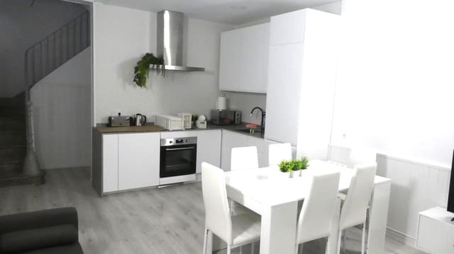 4 makuuhuone Omakotitalo myytävänä paikassa Blanes - 390 000 € (Ref: 10007861)