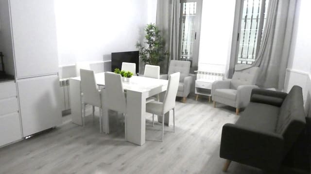 4 makuuhuone Omakotitalo myytävänä paikassa Blanes - 390 000 € (Ref: 10007861)