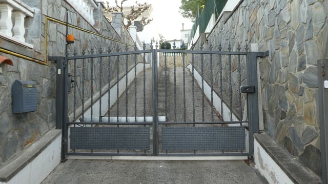 4 quarto Moradia para venda em Fogars de la Selva com piscina garagem - 275 000 € (Ref: 10021849)