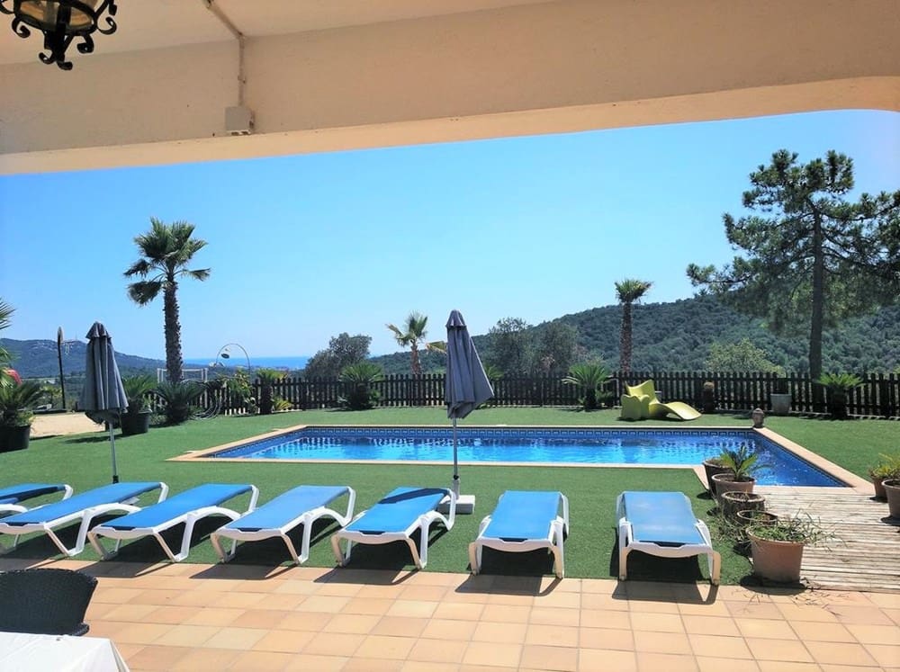4 soveværelse Villa til salg i Lloret de Mar med swimmingpool garage - € 631.000 (Ref: 5892111)