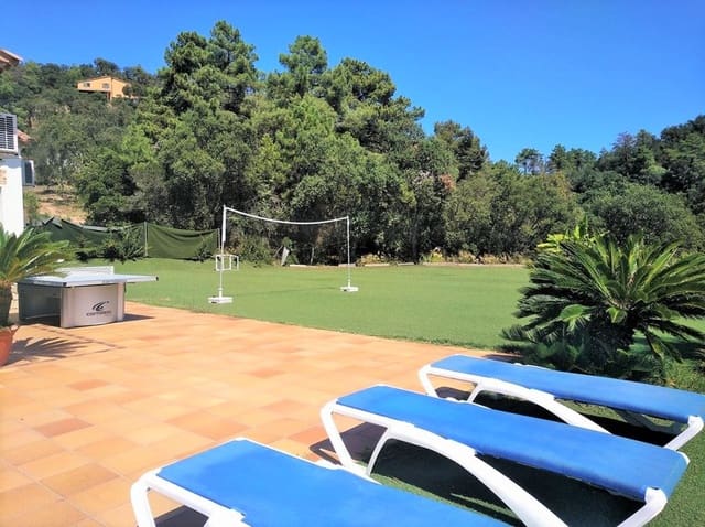 4 soverom Villa til salgs i Lloret de Mar med svømmebasseng garasje - € 631 000 (Ref: 5892111)