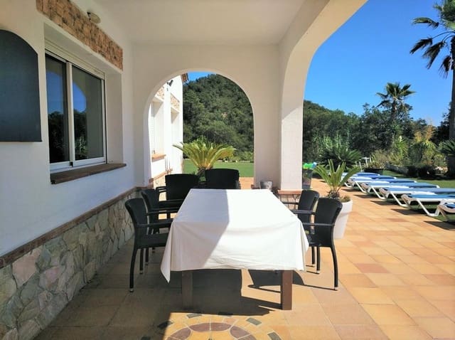 4 soverom Villa til salgs i Lloret de Mar med svømmebasseng garasje - € 631 000 (Ref: 5892111)