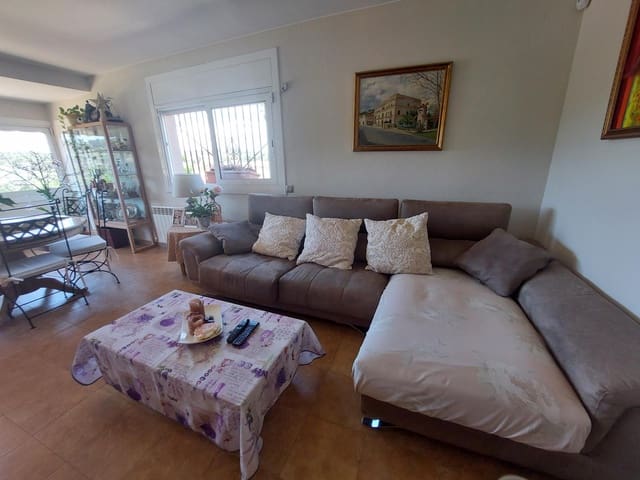 3 makuuhuone Huvila myytävänä paikassa Lloret de Mar mukana uima-altaan - 400 000 € (Ref: 6854265)