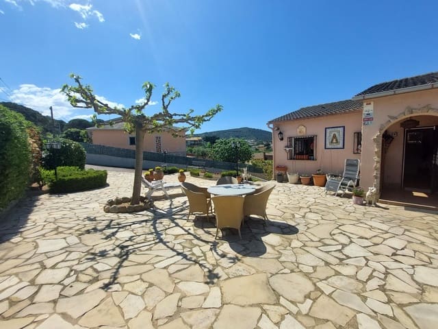 3 makuuhuone Huvila myytävänä paikassa Lloret de Mar mukana uima-altaan - 400 000 € (Ref: 6854265)