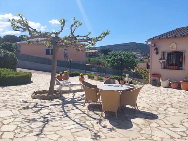 3 makuuhuone Huvila myytävänä paikassa Lloret de Mar mukana uima-altaan - 400 000 € (Ref: 6854265)