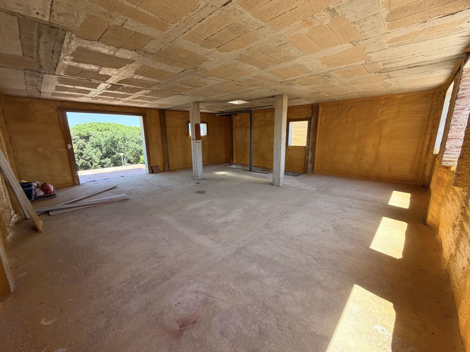4 bedroom Villa for sale in Lloret de Mar with garage - € 490,000 (Ref: 9035849)
