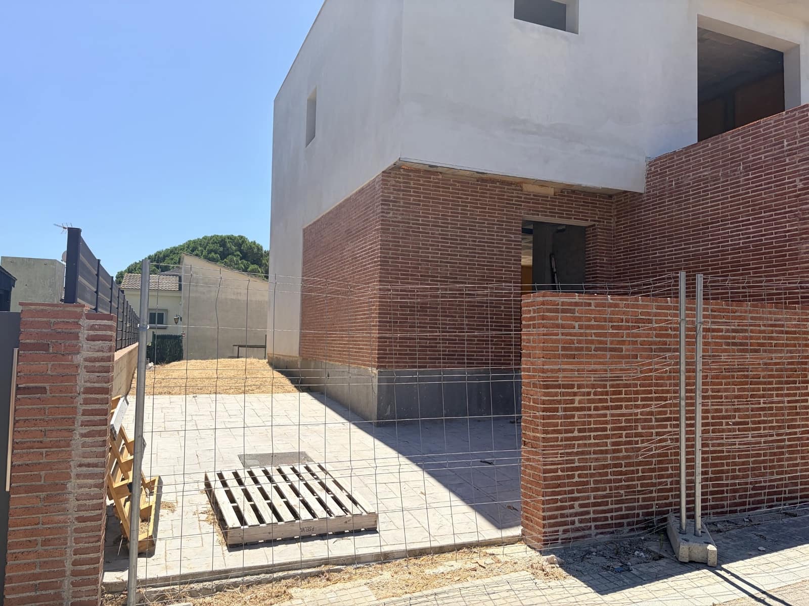 4 bedroom Villa for sale in Lloret de Mar with garage - € 490,000 (Ref: 9035849)