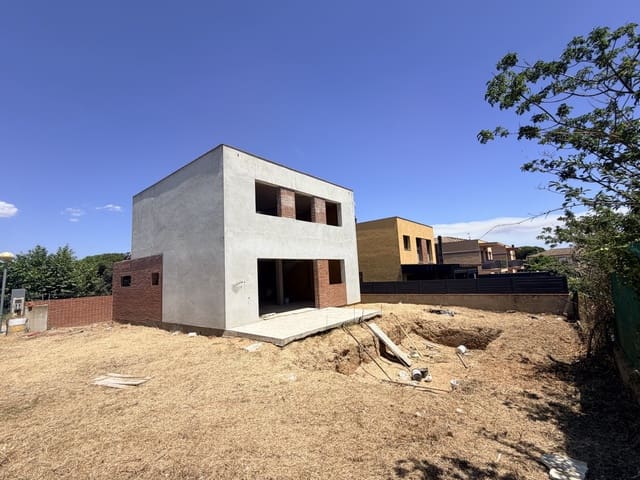 4 sypialnia Willa na sprzedaż w Santa Clotilde, Lloret de Mar z garażem - 490 000 € (Ref: 9035849)