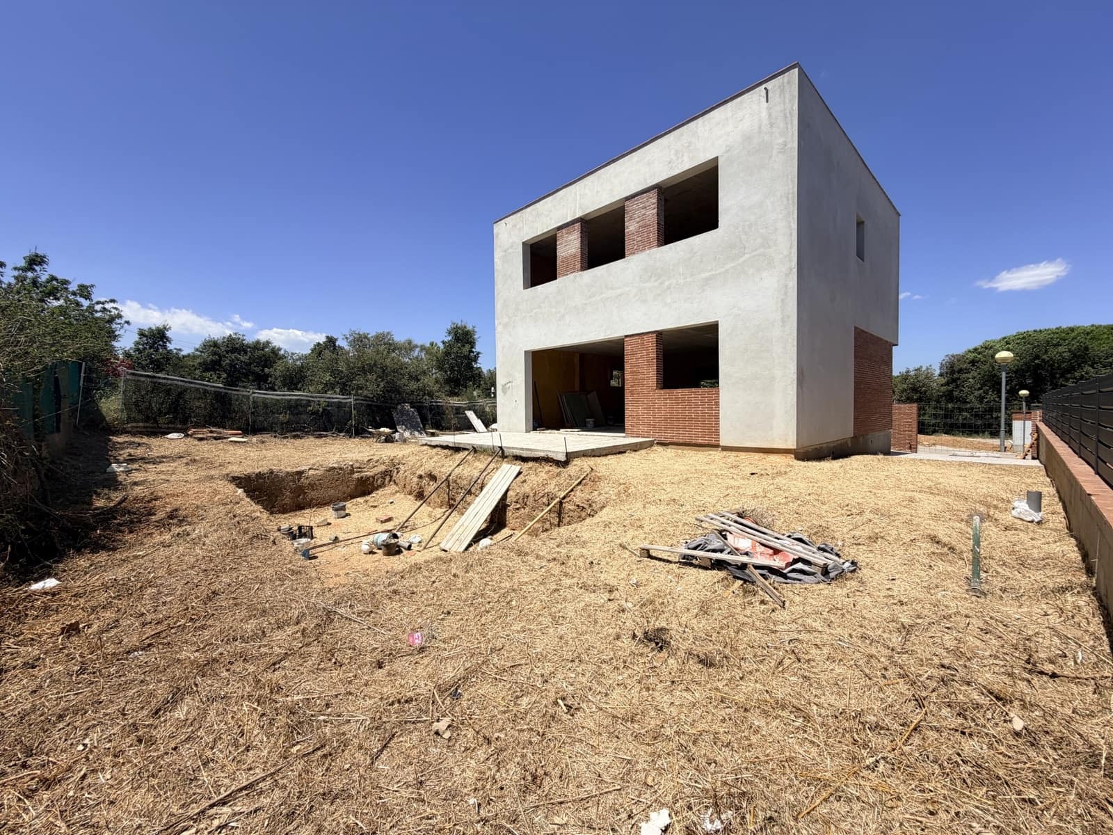 4 bedroom Villa for sale in Lloret de Mar with garage - € 490,000 (Ref: 9035849)