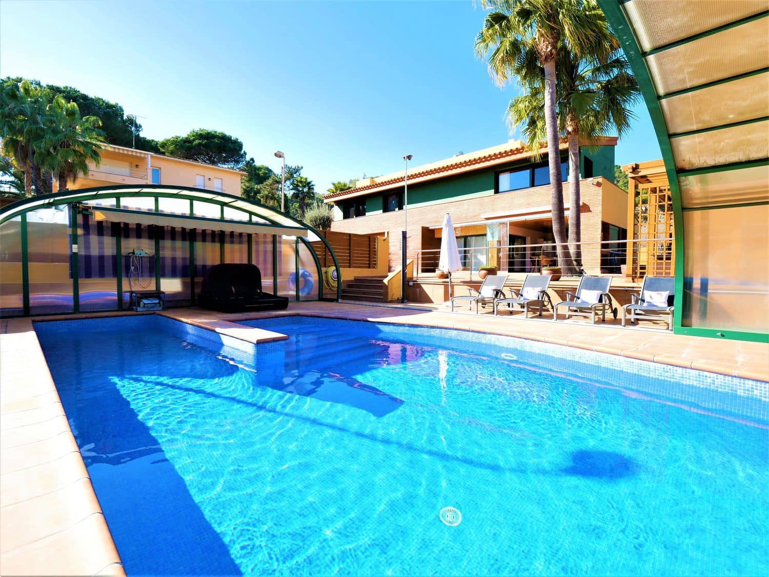 4 chambre Villa/Maison à vendre à Blanes avec piscine garage - 985 000 € (Ref: 9084636)