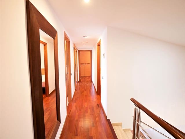 4 chambre Villa/Maison à vendre à Blanes avec piscine garage - 985 000 € (Ref: 9084636)