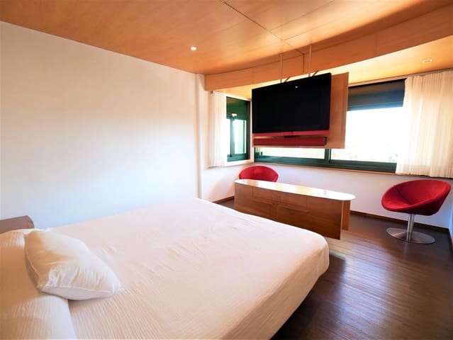 4 chambre Villa/Maison à vendre à Blanes avec piscine garage - 985 000 € (Ref: 9084636)