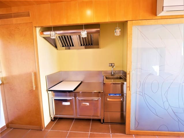 4 chambre Villa/Maison à vendre à Blanes avec piscine garage - 985 000 € (Ref: 9084636)