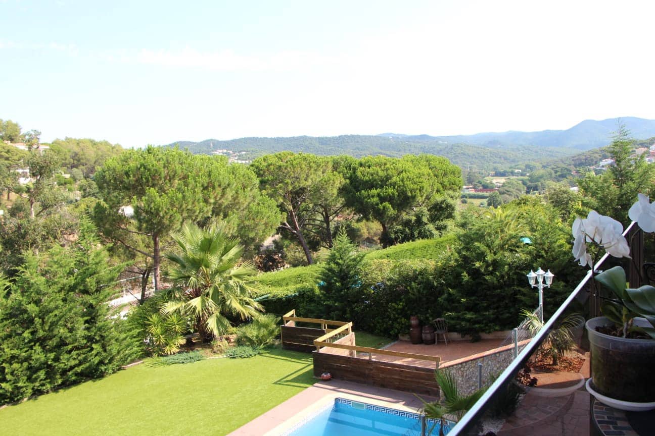 5 makuuhuone Huvila myytävänä paikassa Lloret de Mar mukana uima-altaan 
autotalli - 995 000 € (Ref: 9196736)