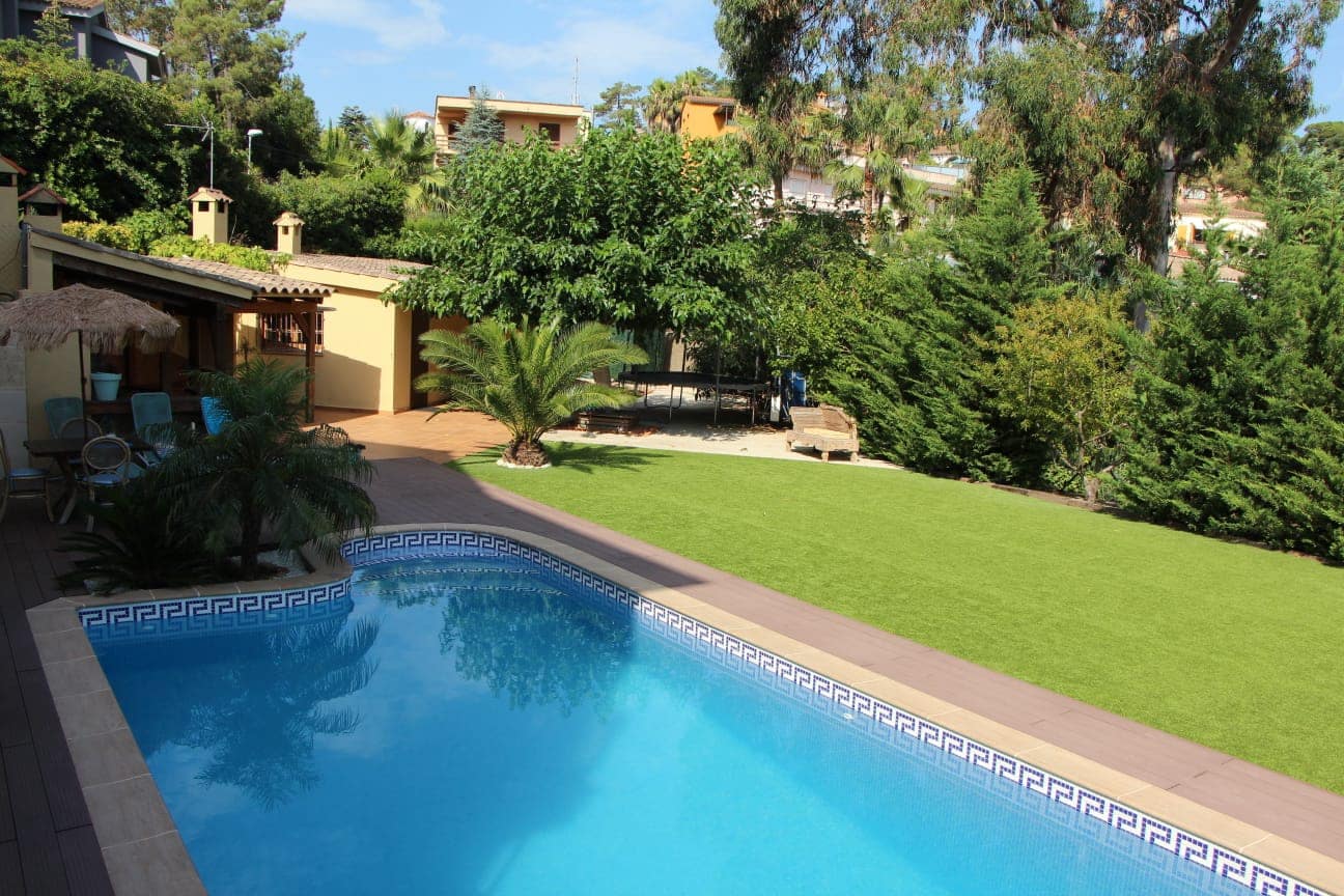 5 makuuhuone Huvila myytävänä paikassa Lloret de Mar mukana uima-altaan 
autotalli - 995 000 € (Ref: 9196736)