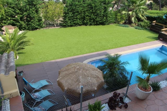 5 makuuhuone Huvila myytävänä paikassa Lloret de Mar mukana uima-altaan 
autotalli - 995 000 € (Ref: 9196736)