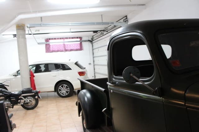 5 makuuhuone Huvila myytävänä paikassa Lloret de Mar mukana uima-altaan 
autotalli - 995 000 € (Ref: 9196736)