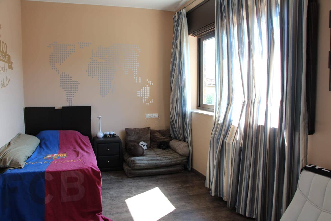 5 makuuhuone Huvila myytävänä paikassa Lloret de Mar mukana uima-altaan 
autotalli - 995 000 € (Ref: 9196736)