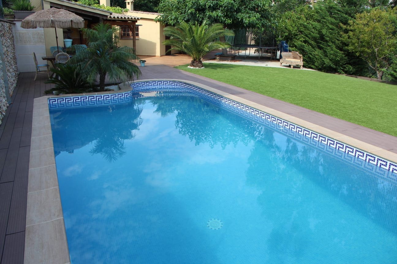 5 makuuhuone Huvila myytävänä paikassa Lloret de Mar mukana uima-altaan 
autotalli - 995 000 € (Ref: 9196736)