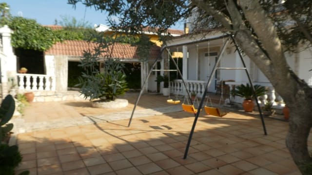 4 bedroom Villa for sale in Blanes with pool garage - € 350,000 (Ref: 9249100)