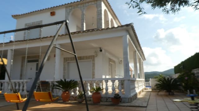 4 bedroom Villa for sale in Blanes with pool garage - € 350,000 (Ref: 9249100)