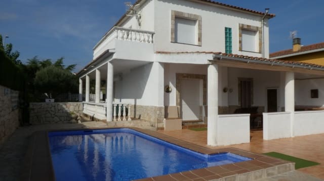 4 bedroom Villa for sale in Blanes with pool garage - € 350,000 (Ref: 9249100)