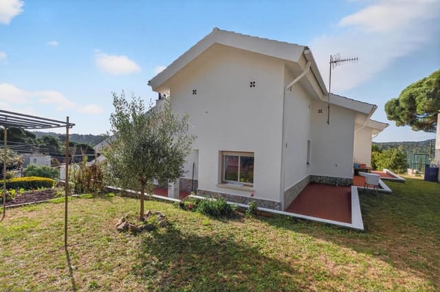 4 soveværelse Villa til salg i Lloret de Mar med garage - € 325.000 (Ref: 9400158)