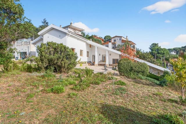 4 soveværelse Villa til salg i Lloret de Mar med garage - € 325.000 (Ref: 9400158)