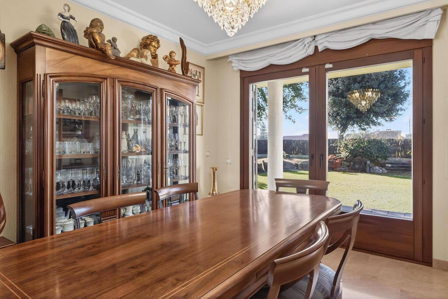 5 Zimmer Villa zu verkaufen in Sils mit Pool Garage - 740.000 € (Ref: 9494853)