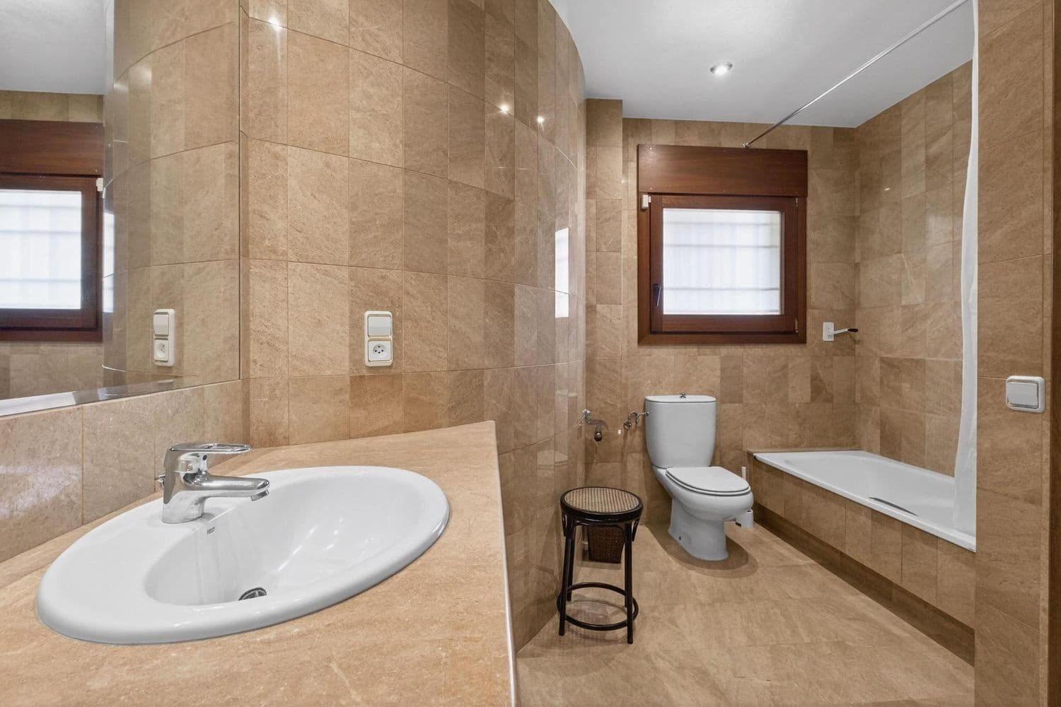 5 Zimmer Villa zu verkaufen in Sils mit Pool Garage - 740.000 € (Ref: 9494853)