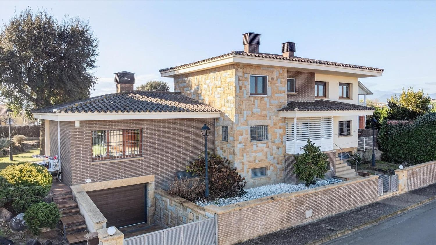 5 Zimmer Villa zu verkaufen in Sils mit Pool Garage - 740.000 € (Ref: 9494853)