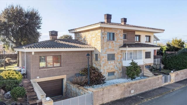 5 Zimmer Villa zu verkaufen in Sils mit Pool Garage - 740.000 € (Ref: 9494853)