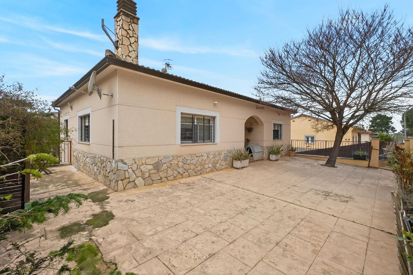 3 bedroom Villa for sale in Lloret de Mar with pool garage - € 290,000 (Ref: 9709195)