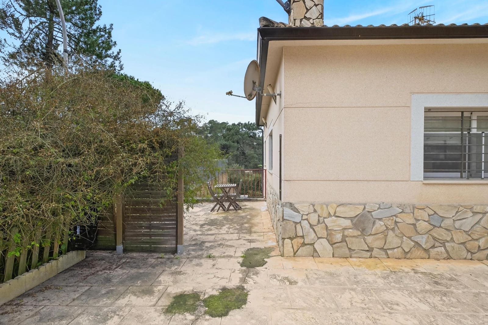 3 bedroom Villa for sale in Lloret de Mar with pool garage - € 290,000 (Ref: 9709195)