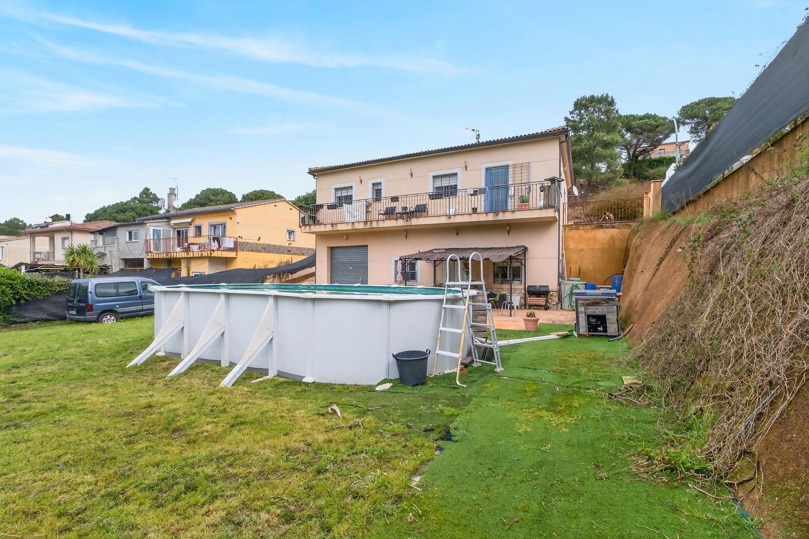 3 bedroom Villa for sale in Lloret de Mar with pool garage - € 290,000 (Ref: 9709195)