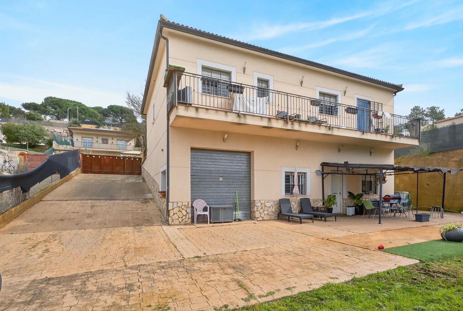 3 bedroom Villa for sale in Lloret de Mar with pool garage - € 290,000 (Ref: 9709195)