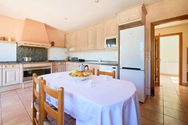 7 quarto Moradia para venda em Blanes com piscina garagem - 749 000 € (Ref: 9805258)