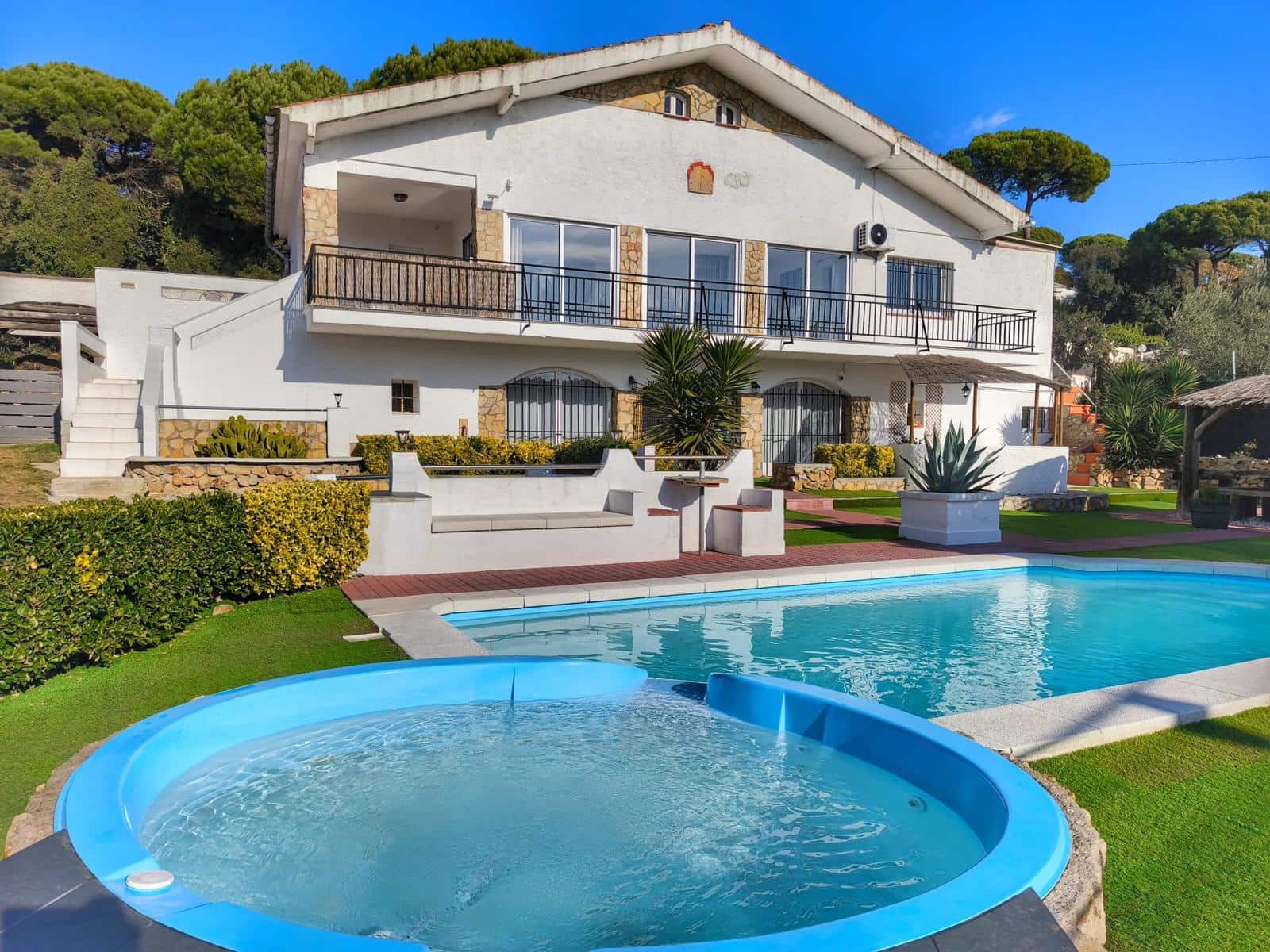 6 soveværelse Villa til salg i Macanet de la Selva med swimmingpool garage - € 465.000 (Ref: 9850302)