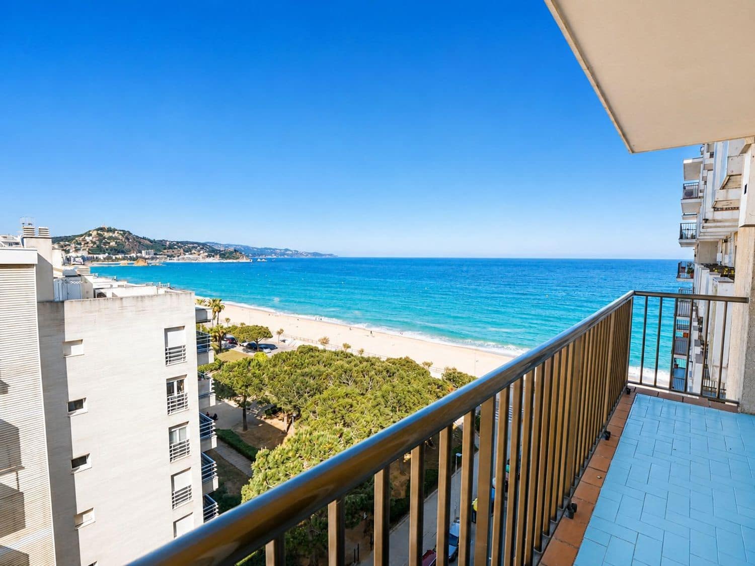 2 bedroom Apartment for sale in Blanes with pool garage - € 385,000 (Ref: 9861164)