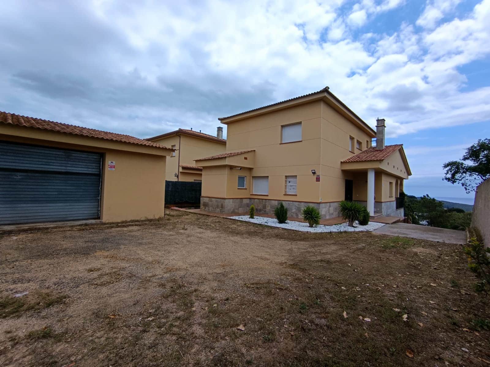4 bedroom Villa for sale in Lloret de Mar with pool garage - € 440,000 (Ref: 9894899)