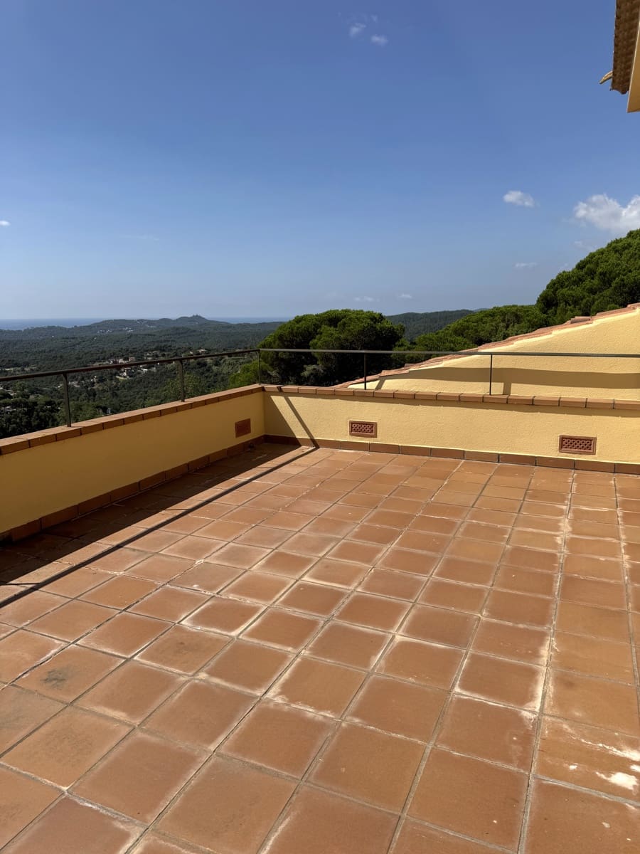 4 bedroom Villa for sale in Lloret de Mar with pool garage - € 440,000 (Ref: 9894899)